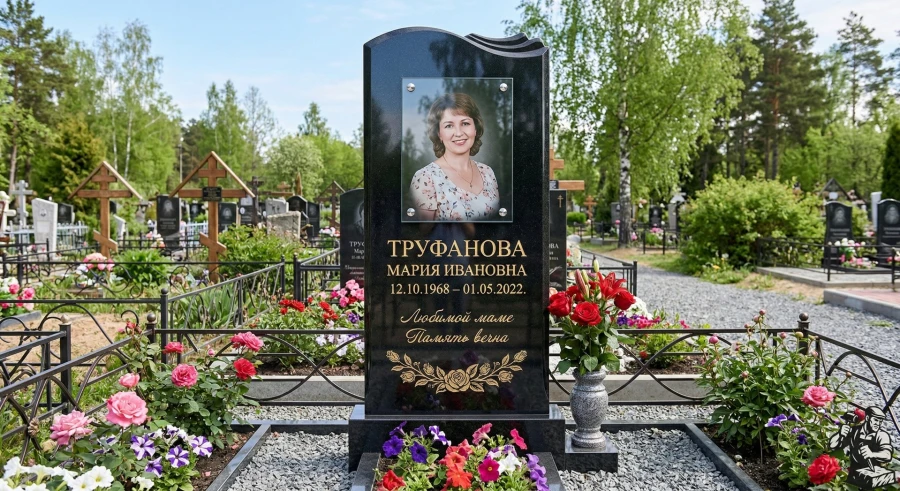 pamyatnik-steklyannaya-plitka-gravirovka